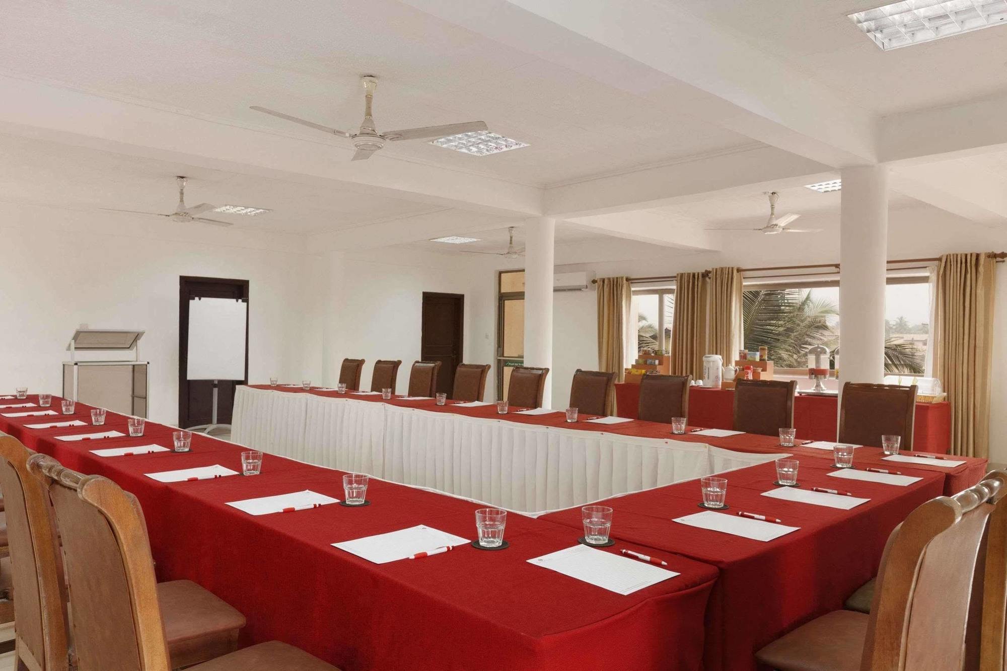 Ramada Resort Accra Eksteriør billede