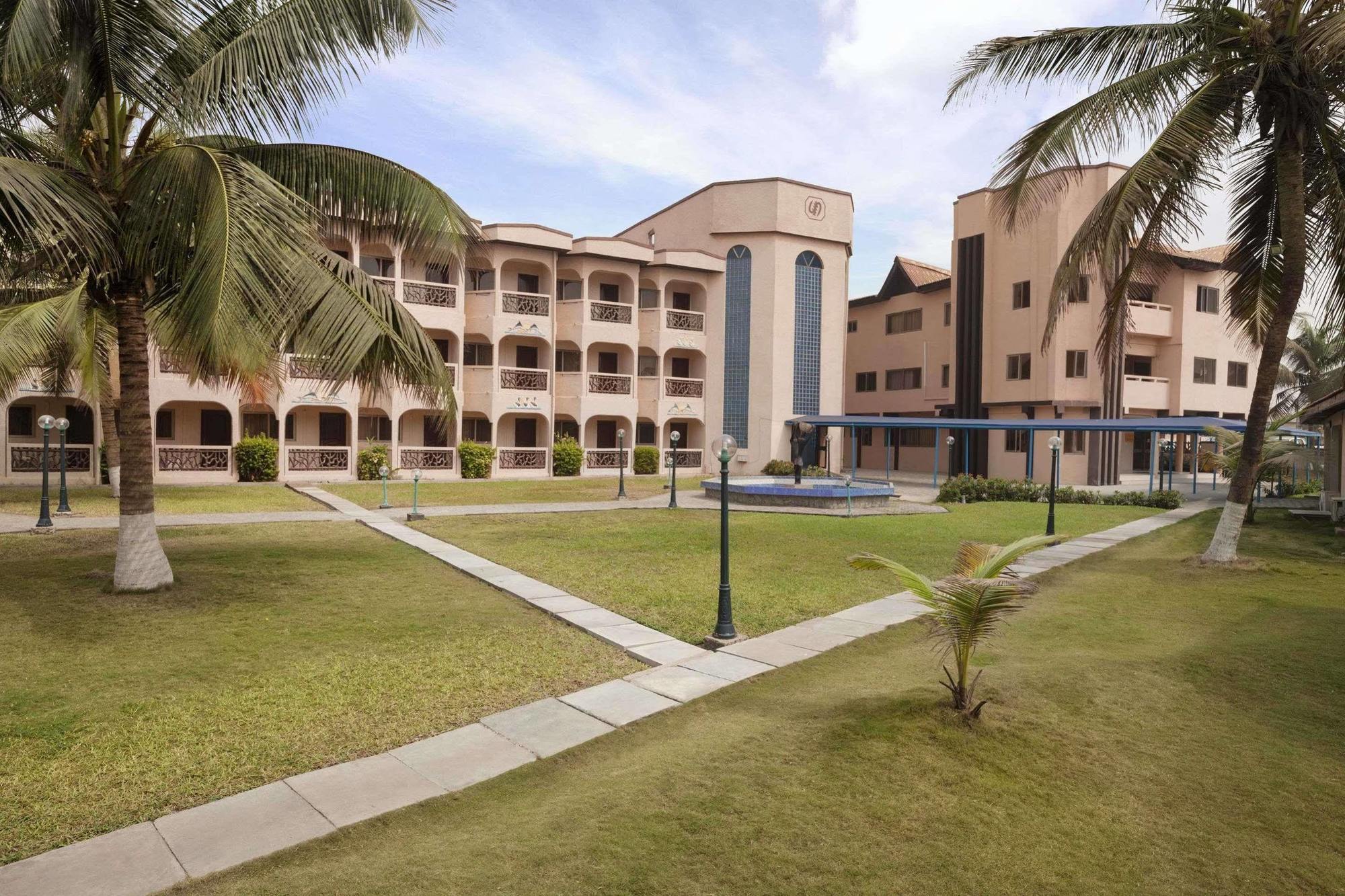 Ramada Resort Accra Eksteriør billede