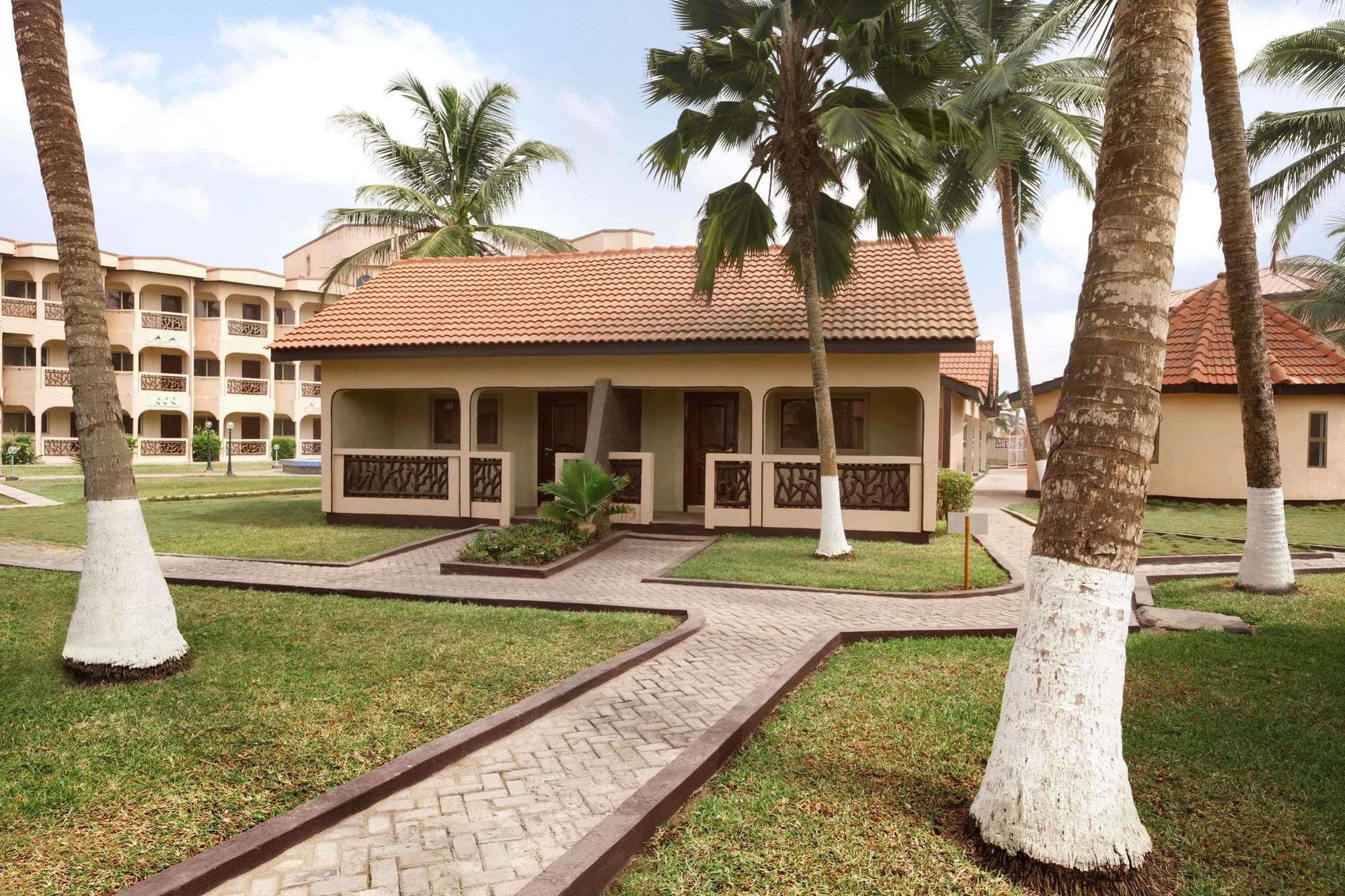 Ramada Resort Accra Eksteriør billede